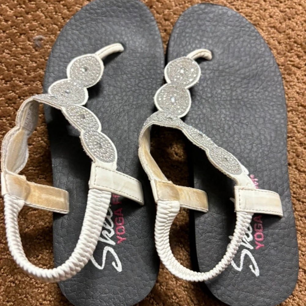 Skechers Gray and White Women's Slippers